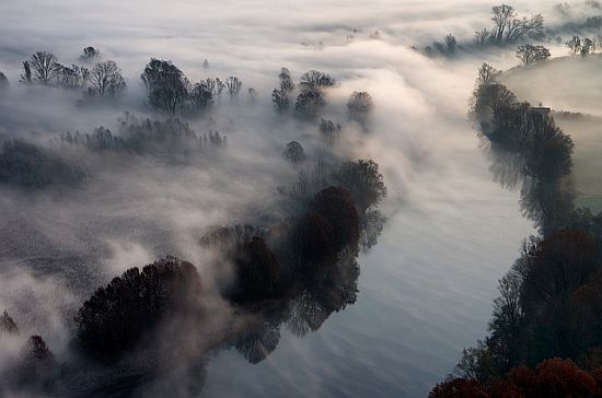Desktop wallpaper fog over river
